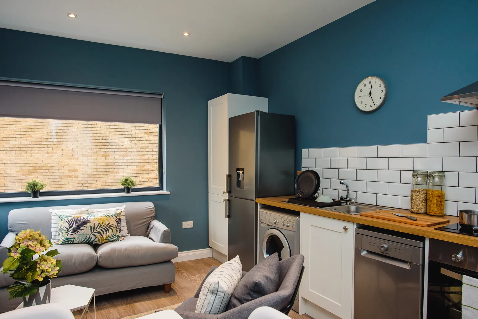 Flat D, 25 Lister Gate - Luxury 3 Bed City Centre Apartment - Image 9